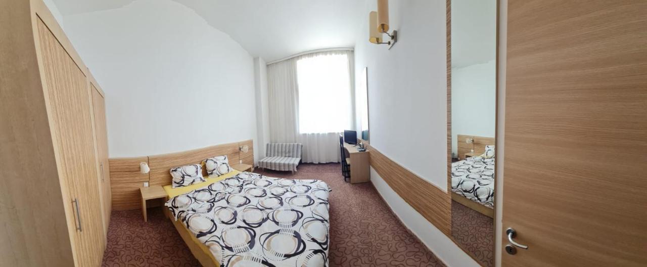 Rin Grand Regim Hotelier Bukares Bagian luar foto